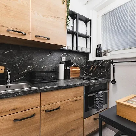 Modernes In Mit Netflix & Balkon 林茨